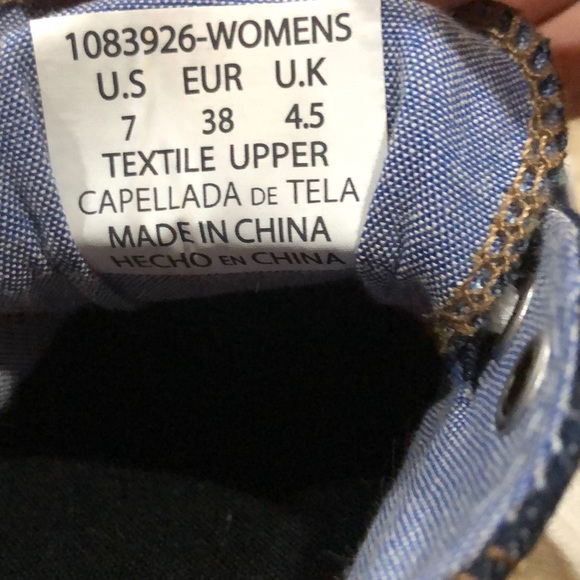 Levi Slip Ons - Picture 5 of 6